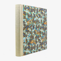30x30cm-60Seiten-schwarz-Fotoalbum-cover-Chiyogami-Motiv-Monstera-blau-seitlich-von-hinten