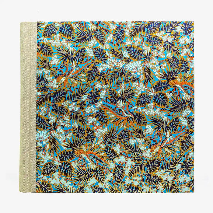 30x30cm-60Seiten-schwarz-Fotoalbum-cover-Chiyogami-Motiv-Monstera-blau-von-vorn