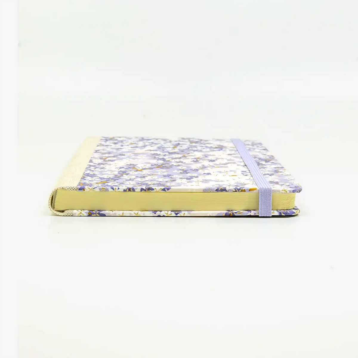 A5-dotted-small-chiyogami-cover-motiv-Bluetenmeer-flieder-liegend-vorn