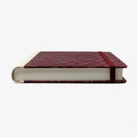 A5-liniertes-Notizbuch-244-Seiten-mit-Loktapapier-bezogen-motiv-Paisley-Muster-rot-liegend