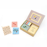 Aufbewahrungsbox-Laurence-king-verlag-Meine-Baby-Box-verpackung-offen-mit-Inhalt-3