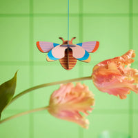 Studio-Roof-Ornament-3d-Object-Lucky-charms-bumble-bee-Aufgebaut-Beispielfoto