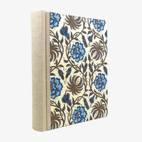 Blaupause-Fotolbum-30x23cm-weisser-Blumenornament-blau-BAumwollpapier-100-Seiten-cover-seitlich-von-hinten