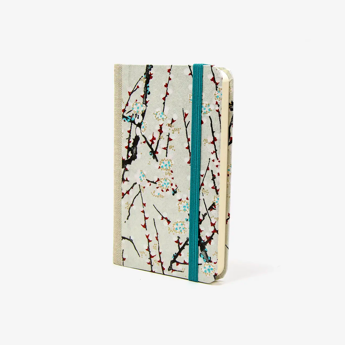 Blaupause-Notizbuch-Format-9x14cm-192Seiten-mit-Chiyogami-bezogen-Motiv-Cover-Kirschbluete-auf-Silber-Buch-seitlich-von-vorn