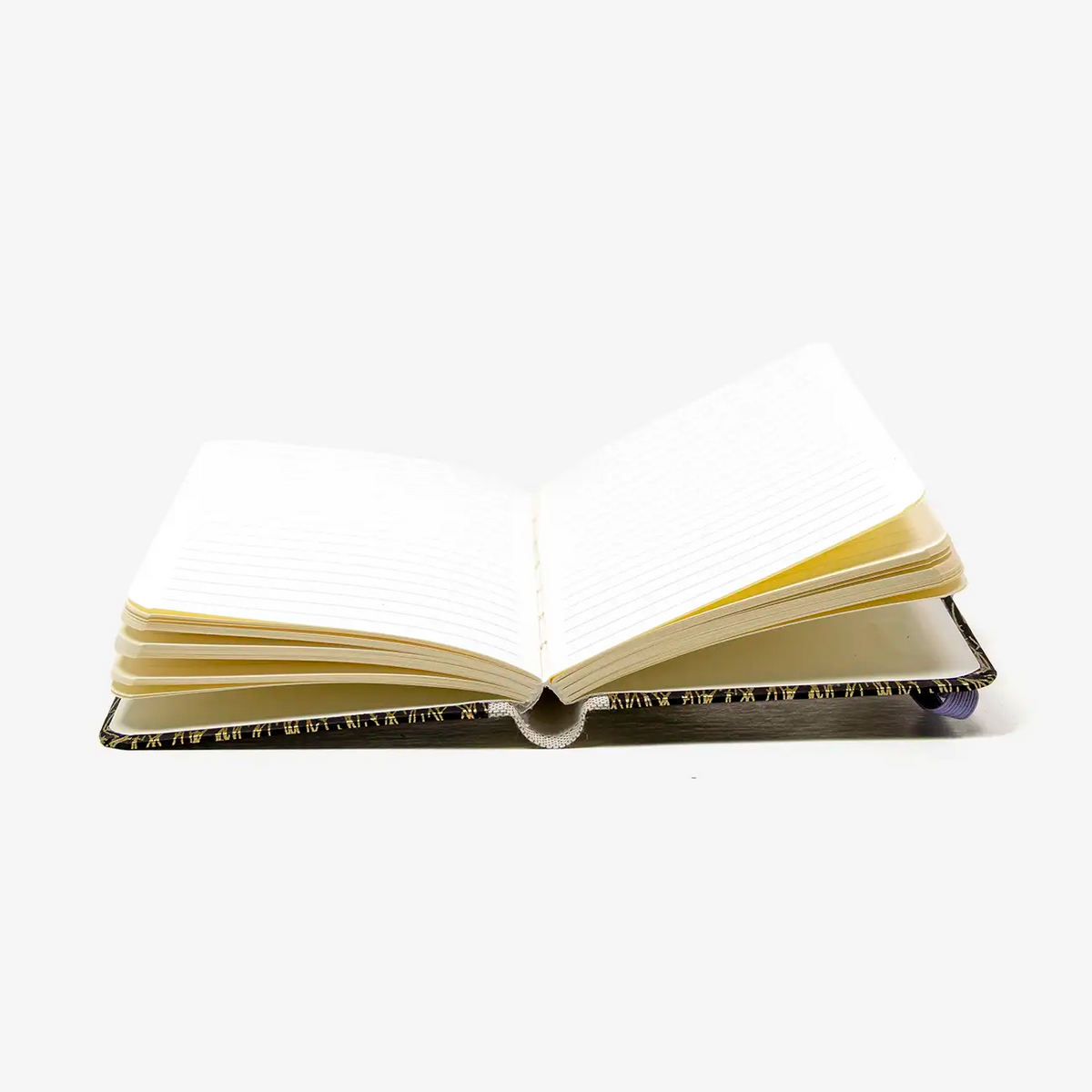 Blaupause-Notizbuch-Format-9x14cm-192Seiten-mit-Chiyogami-bezogen-Motiv-Cover-Schwerter-Gold-auf-schwarz-Buch-aufgeschlagen