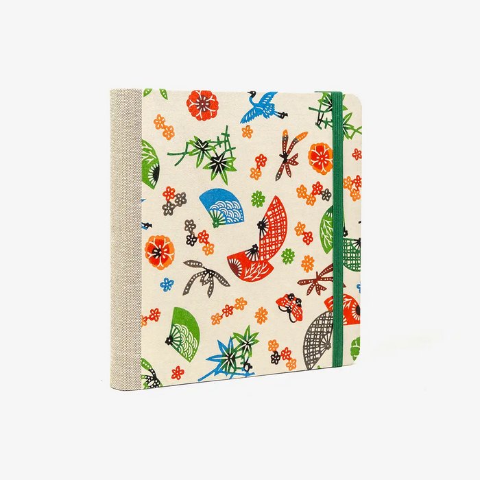 Blaupause-Skizzenbuch-15x15cm-blanko-Cover-KAtazome-Shi-Papier-Motiv-Faecher-bunt-bezogen-224Seiten-cover-seitlich-von-hinten