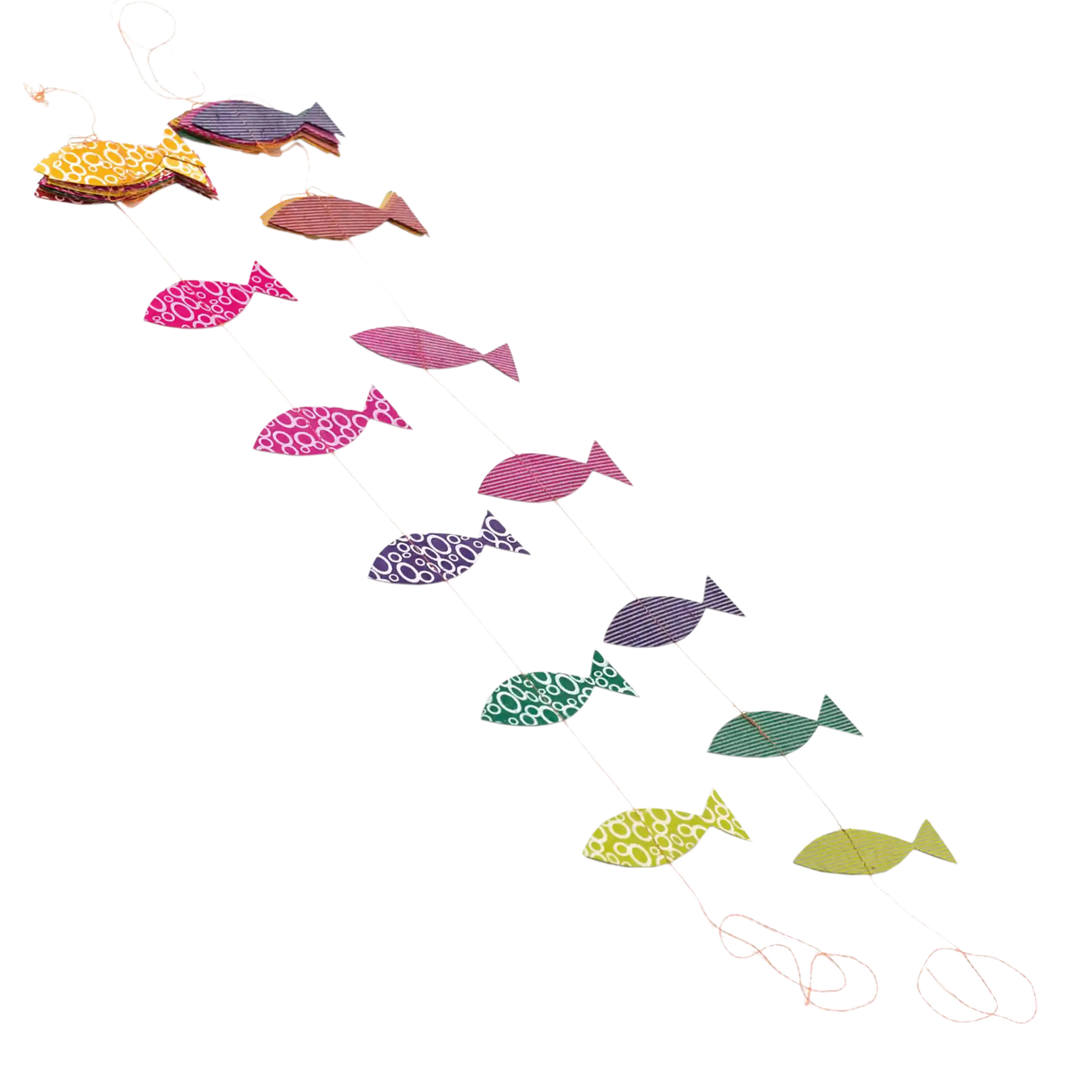 Tudi-billo-Fischgirlande_7_5x2_7cm_Länge-120cm-aus-lokta-papier-genäht-und-gestanzt