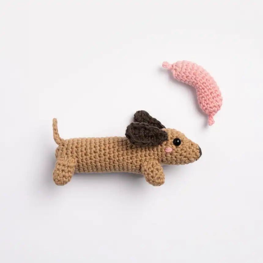 Folia-DIY-Folia-Mini-Crochet-Set-Haekelset-SAUSAGE-DOG-Produkt-fertig