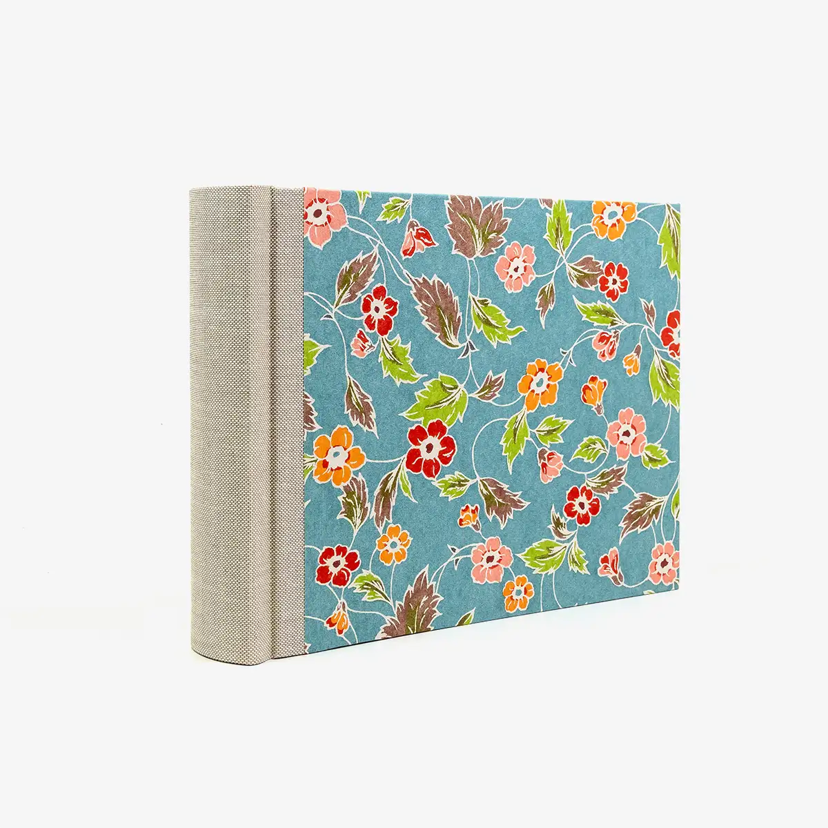 Fotoalbum-15x20cm-60Seiten-creme-Fotokarton-cover-Katazome-shi-Papier-Motiv-blumenornament-auf-blau-seitlich-hinten