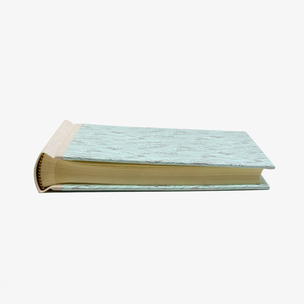 Fotoalbum-15x20cm-60Seiten-creme-Fotokarton-cover-chiyogami-Papier-Motiv-nami-Welle-silber-auf-hellblau-liegend
