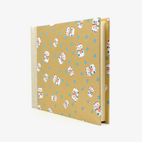 Fotoalbum-20x23cm-60Seiten-creme-Fotokarton-cover-chiyogami-Papier-Motiv-Winkekatze-golden-seitlich-vorn