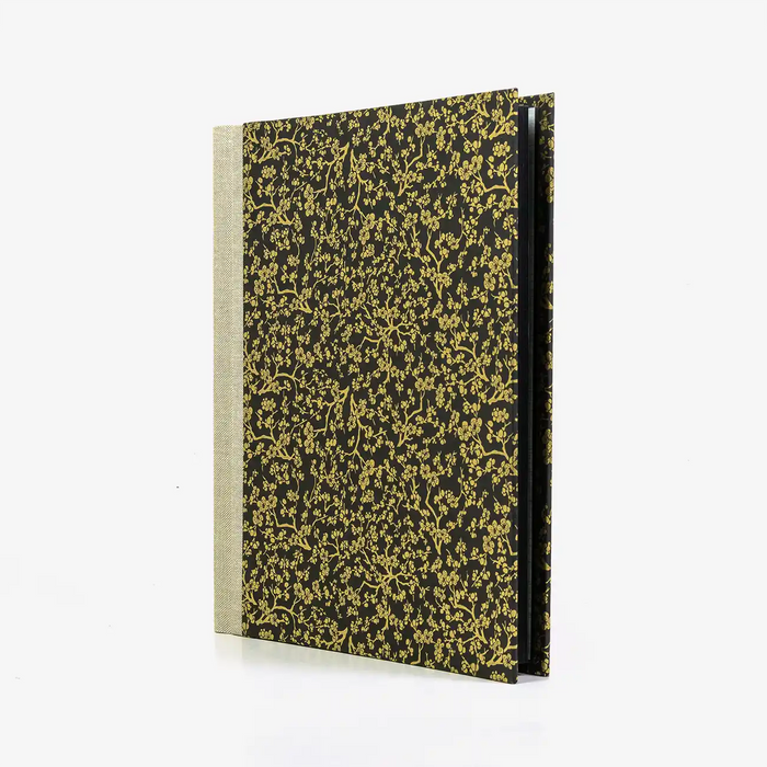 Fotoalbum-24x20cm-60Seiten-schwarzer-Fotokarton-Cover-Chiyogami-Motiv-Sakura-seitlich-von-vorn