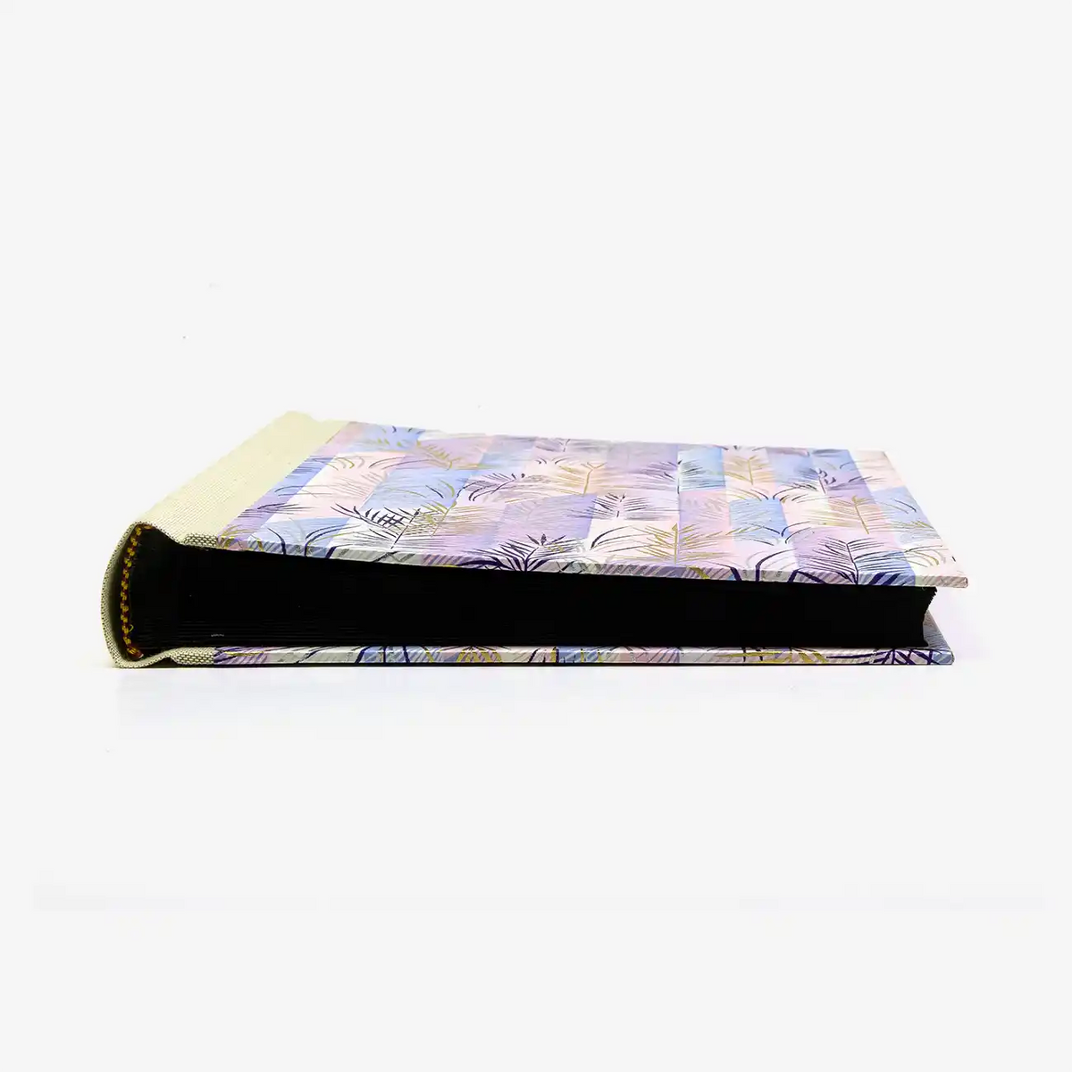 Fotoalbum-24x20cm-60Seiten-schwarzer-Fotokarton-Cover-Chiyogami-Motiv-Zweige-purple-liegend-von-vorn