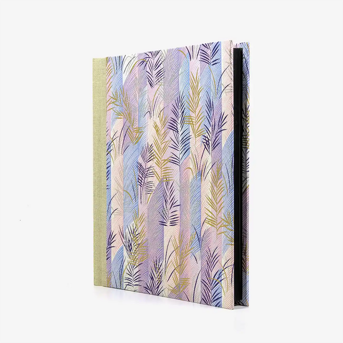 Fotoalbum-24x20cm-60Seiten-schwarzer-Fotokarton-Cover-Chiyogami-Motiv-Zweige-purple-seitlich-von-vorn