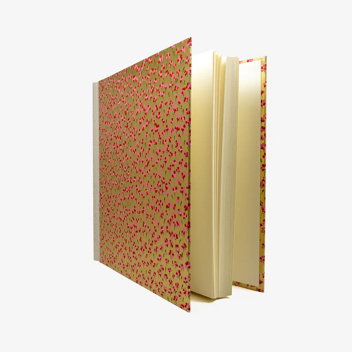 Fotoalbum-30x30cm-100Seiten-cover-chiyogamipapier-Motiv-rote-blumen-auf-gold-seitlich-von-vorn