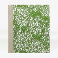 Fotoalbum-Format-24x20cm-60Seiten-creme-Fotokarton-Cover-Chiyogami-Motiv-kleine-blueten-auf-gruen-cover-vorn