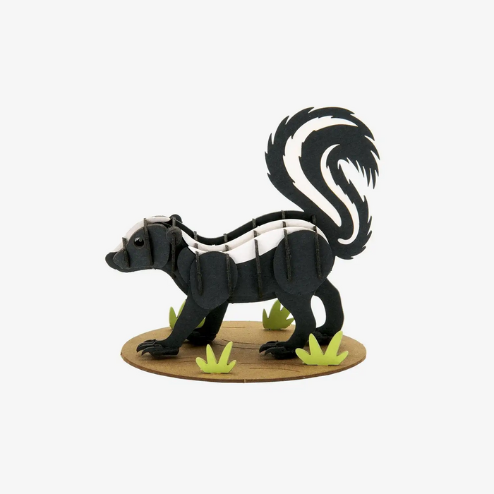 Fridolin-3D-Bastellset-tiermodell-gelasertt-Karton-3D-Papiermodell-Stinktier-Modell-Produktansicht-1