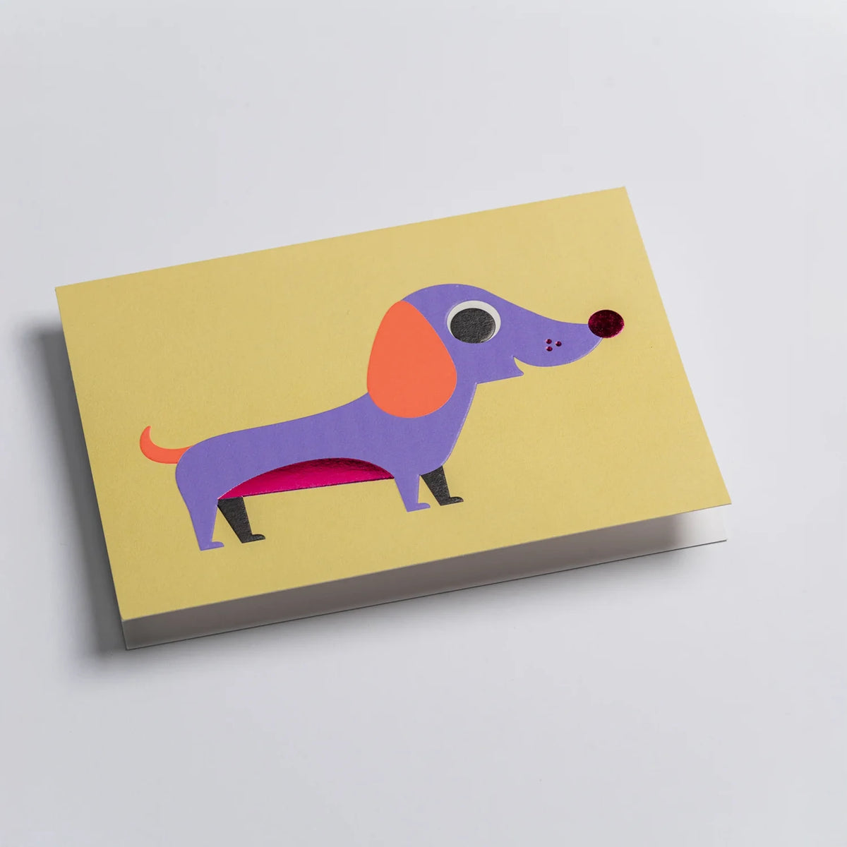 Grusskarte-Klappkarte-A6-Lagom-Grusskarte-Ingela-P-Arrhenius-Cheeky-Dachshund-Produktansicht-hingelegt