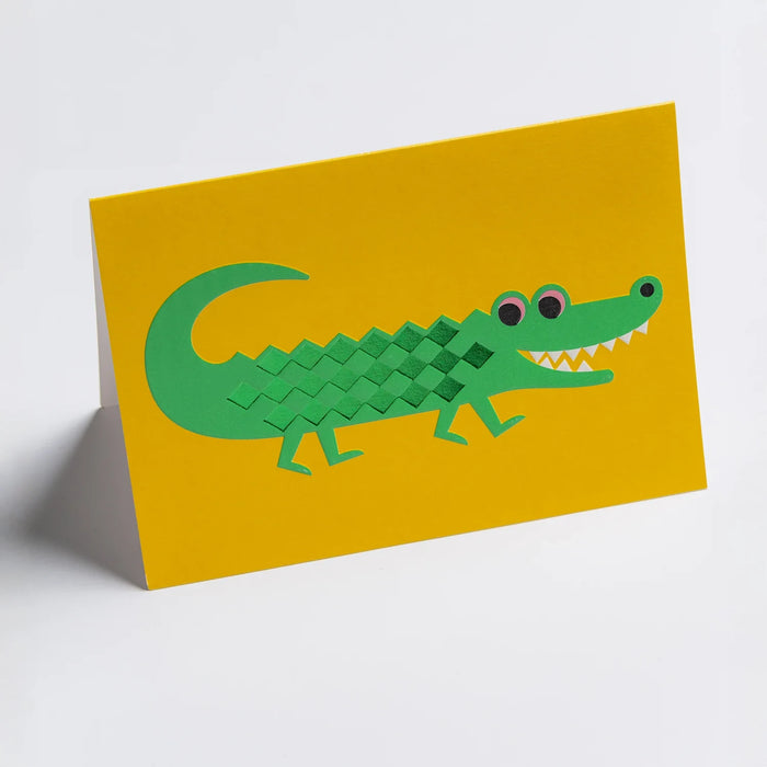 Grusskarte-Klappkarte-A6-Lagom-Grusskarte-Ingela-P-Arrhenius-Happy-Crocodile-Produktansicht-aufgestellt