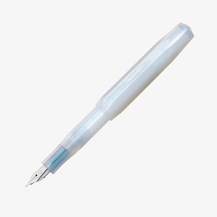 Kaweco-Lunar-Sport-LightBlue-FP-Fueller-geoeffnet-Kappe-hinten-Aufgesteckt