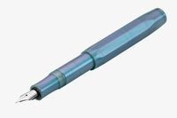 Kaweco-Lunar-Sport-ShadowBlue-FP-geoeffnet-Kappe-steckt-hinten-auf-dem-Fueller-seitliche-Ansicht