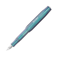 Kaweco-Lunar-Sport-ShadowBlue-FP-geoeffnet-Kappe-steckt-hinten-auf-dem-Fueller