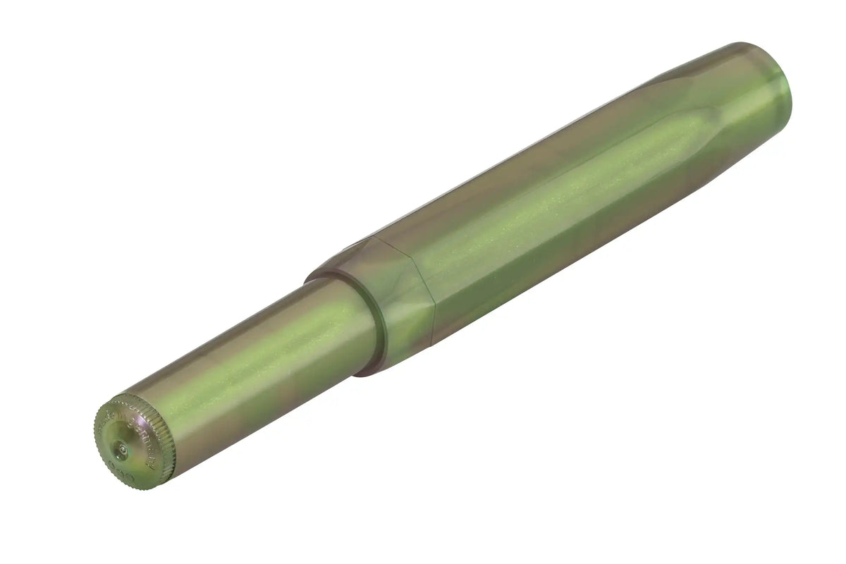 Kaweco-Lunar-Sport-ShadowGreen-FP-geschlossen-seitliche-Ansicht-vom-Ende-des-Stiftes