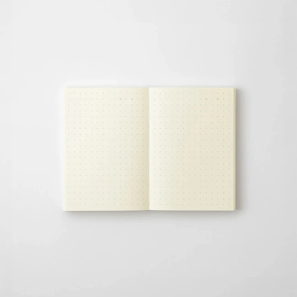 MD-Notebook-A7-dot-grid-minimalistisch-MD-Paper-Japan-Fadenheftung-176-seiten-Innenansicht-Dot-grid