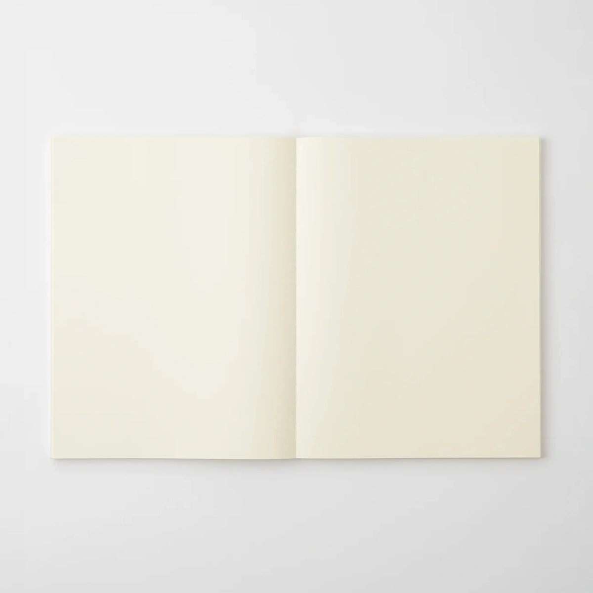 MD-Notebook-Notizbuch-A4-176-Seiten-blank-minimalistisch-Fadenheftung-MD-Paper-Aufgeschlagen-leereSeiten