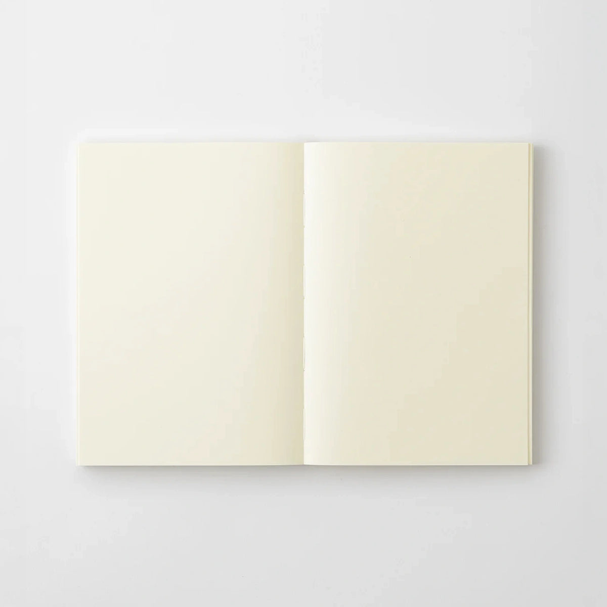 MD-Notebook-Notizbuch-A6-176-Seiten-blank-minimalistisch-Fadenheftung-MD-Paper-Aufgeschlagen-leereSeiten