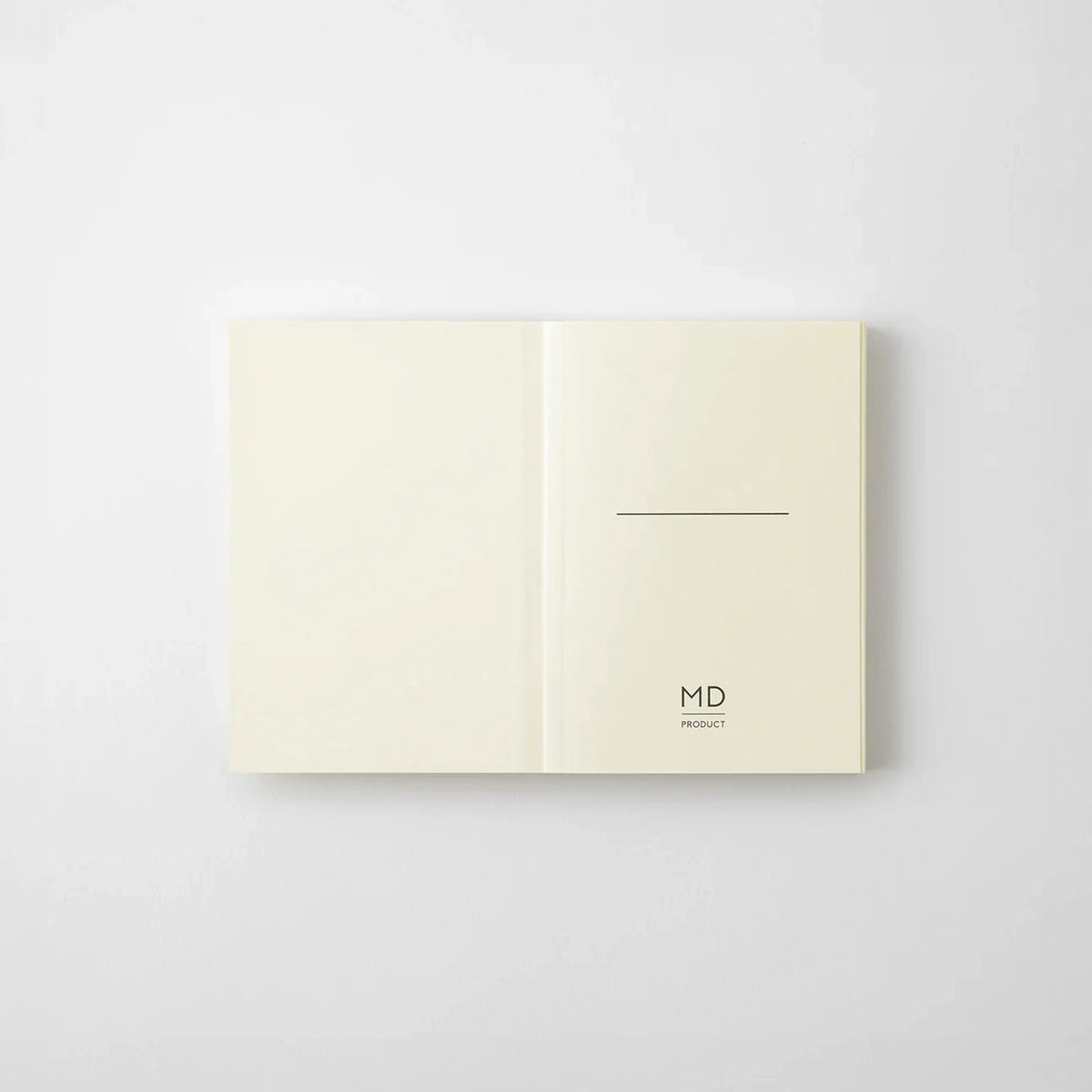 MD-Notebook-Notizbuch-A7-176-Seiten-blank-minimalistisch-Fadenheftung-MD-Paper-Aufgeschlagen-titelseite