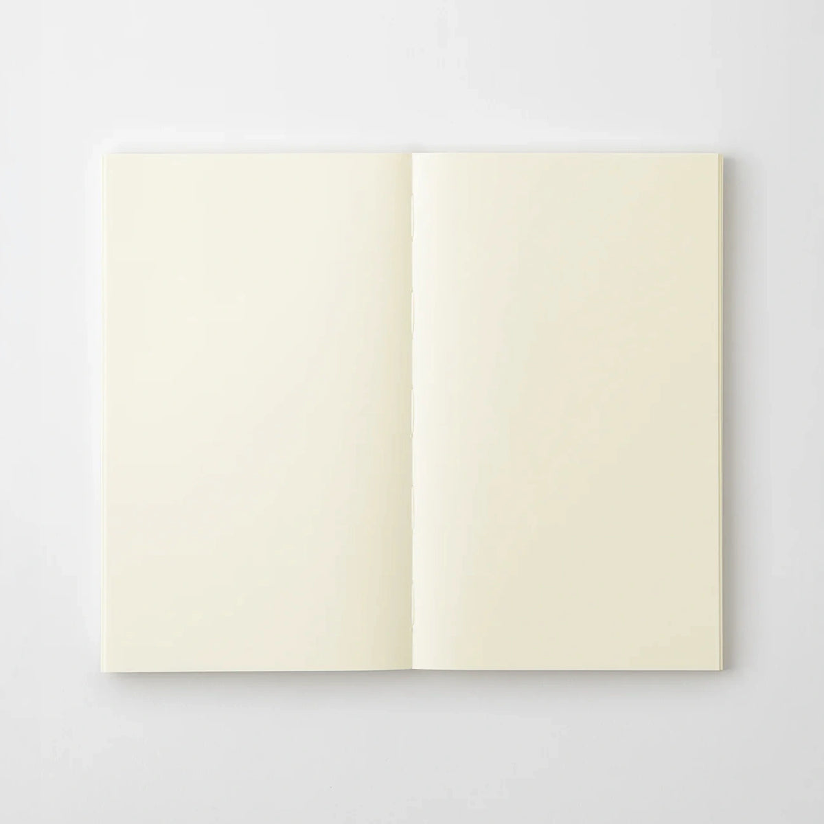 MD-Notebook-Notizbuch-B6-176-Seiten-blank-minimalistisch-Fadenheftung-MD-Paper-Aufgeschlagen-leereSeiten