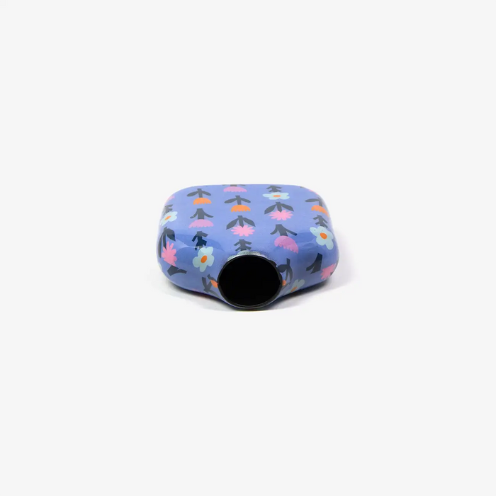 Noi-Vase-mini-Girlpower-Eisen-_-Enamel-Finish-7_5x7_9cm-von-vorn-2