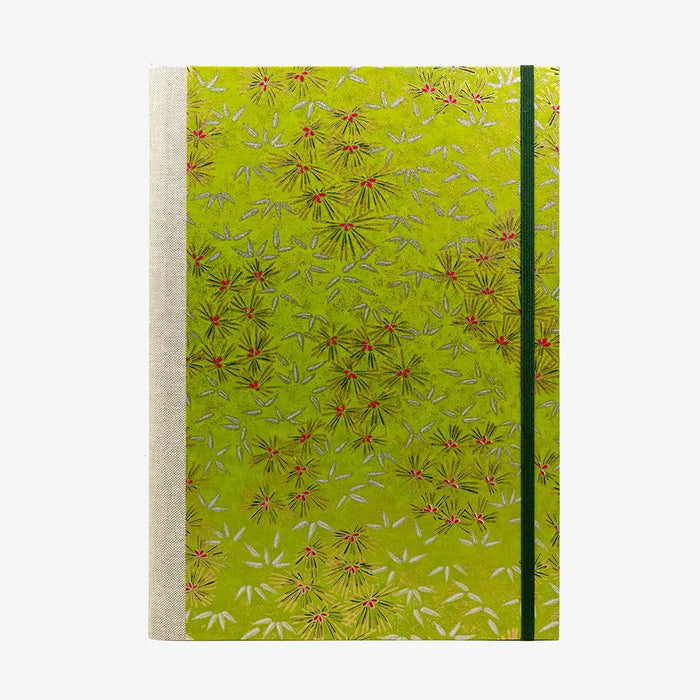 Notizbuch-A4-liniert-160Seiten-Cover-chiyogami-Motiv-Kiefern-gold-silber-auf-gruen-von-vorn