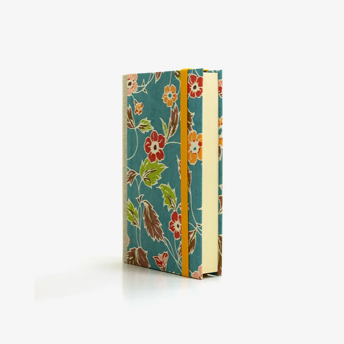 Notizbuch-blanko-9x14cm-224seiten-cover-mit-Katazome-Shi-Motiv-Blumenbukett-auf-blau-seitlich-vorn