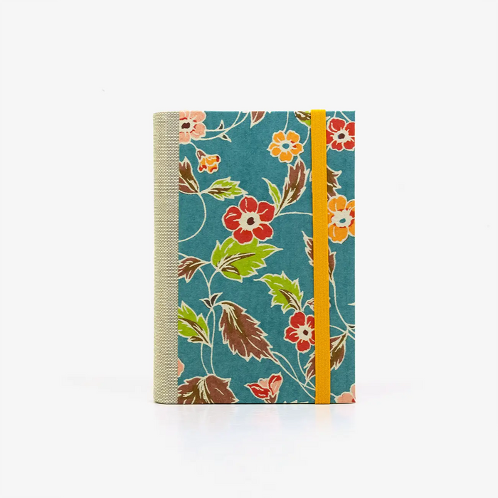Notizbuch-blanko-9x14cm-224seiten-cover-mit-Katazome-Shi-Motiv-Blumenbukett-auf-blau-vorn