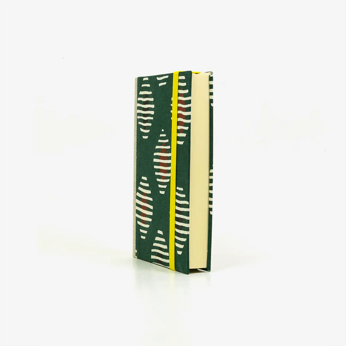Notizbuch-blanko-9x14cm-224seiten-cover-mit-Katazome-Shi-Motiv-aBSTRAKTES-eYE-dESIGN-GRUeN-seitlich-vorn