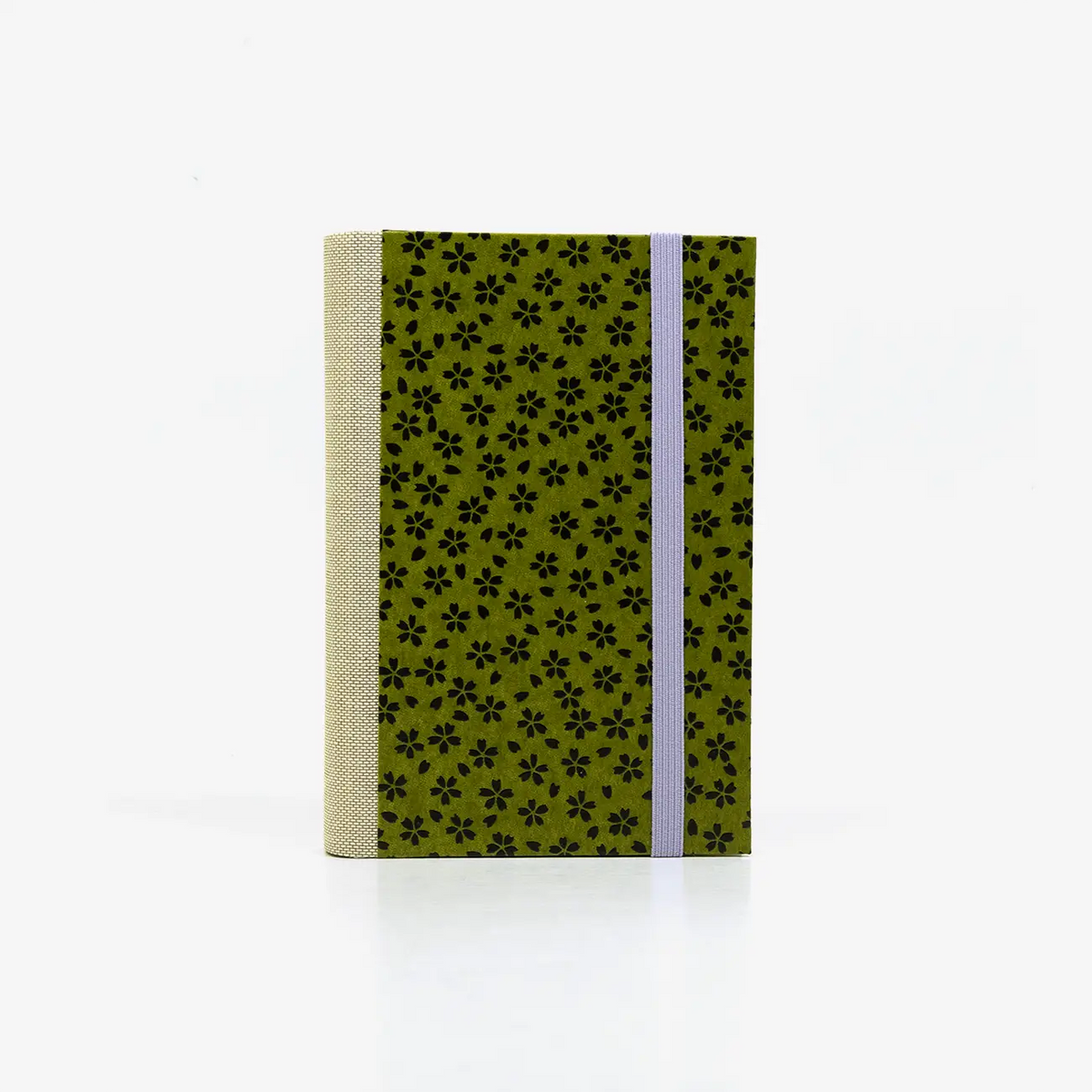 Notizbuch-blanko-9x14cm-224seiten-cover-mit-Lackpapier-Motiv-SCHWARze-blumen-auf-gruen-vorn