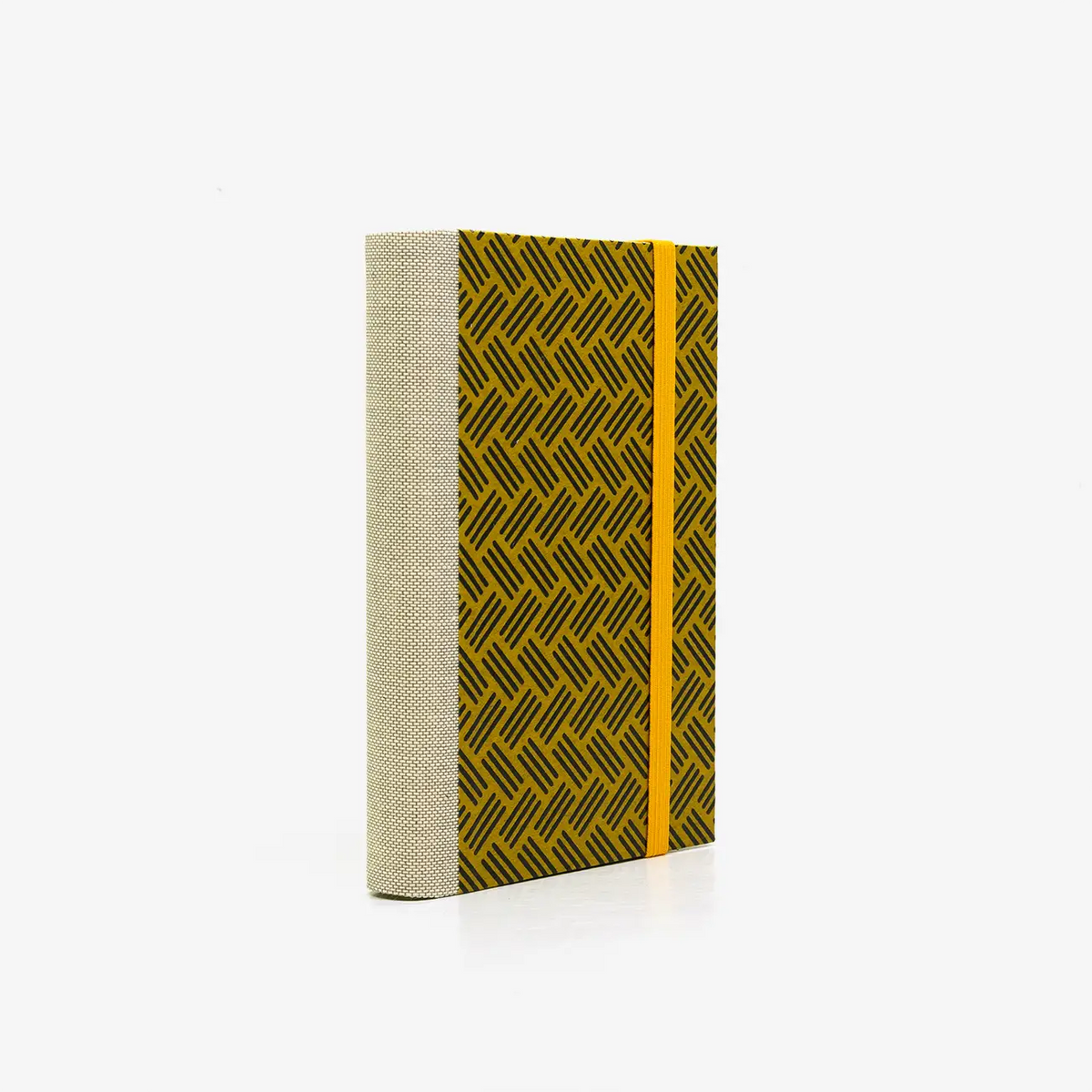 Notizbuch-blanko-9x14cm-224seiten-cover-mit-Lackpapier-Motiv-sTRICHpattern-SCHWART-AUF-GELB-Pattern-seitlich-hinten