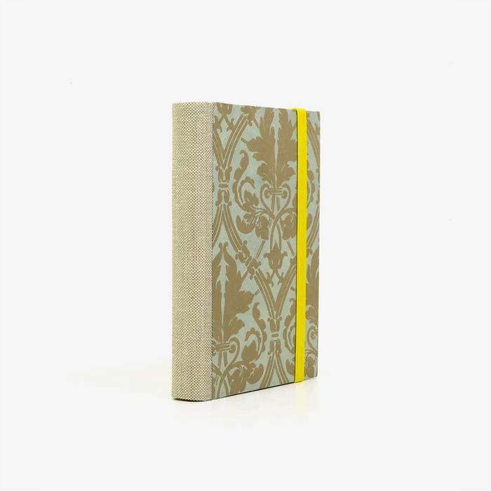 Notizbuch-blanko-9x14cm-224seiten-cover-mit-Lokat-Motiv-Ornament-braun-hellgrau-seitlich-hinten
