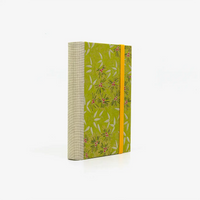 Notizbuch-blanko-9x14cm-224seiten-cover-mit-chiyogami-Motiv-Kiefern-gruen-liegend-seitlich-hintem