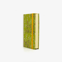 Notizbuch-blanko-9x14cm-224seiten-cover-mit-chiyogami-Motiv-Kiefern-gruen-liegend-seitlich-vorn