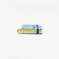 Notizbuch-blanko-9x14cm-224seiten-cover-mit-chiyogami-Motiv-Sonnenschirme-blau-liegend-vorn