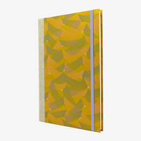Notizbuch-liniert-17x24cm-192seiten-cover-mit-Chiyogami-Papier-Motiv-Saitenspiel-Gold-seitlich-von-vorn