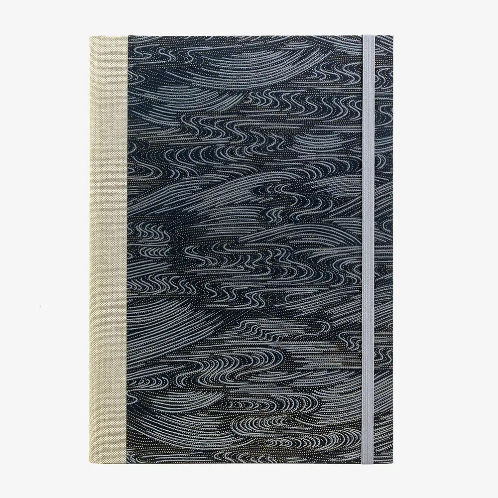 Notizbuch-liniert-17x24cm-192seiten-cover-mit-Chiyogami-Papier-Motiv-Wasser-in-Silber-und-Gold-auf-Anthrazit