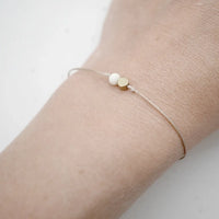 Riverstone-Armband-Jaspisperle-und-Messing-alsArmband-von-fr-Tapir-Ansicht-am-Handgelenk