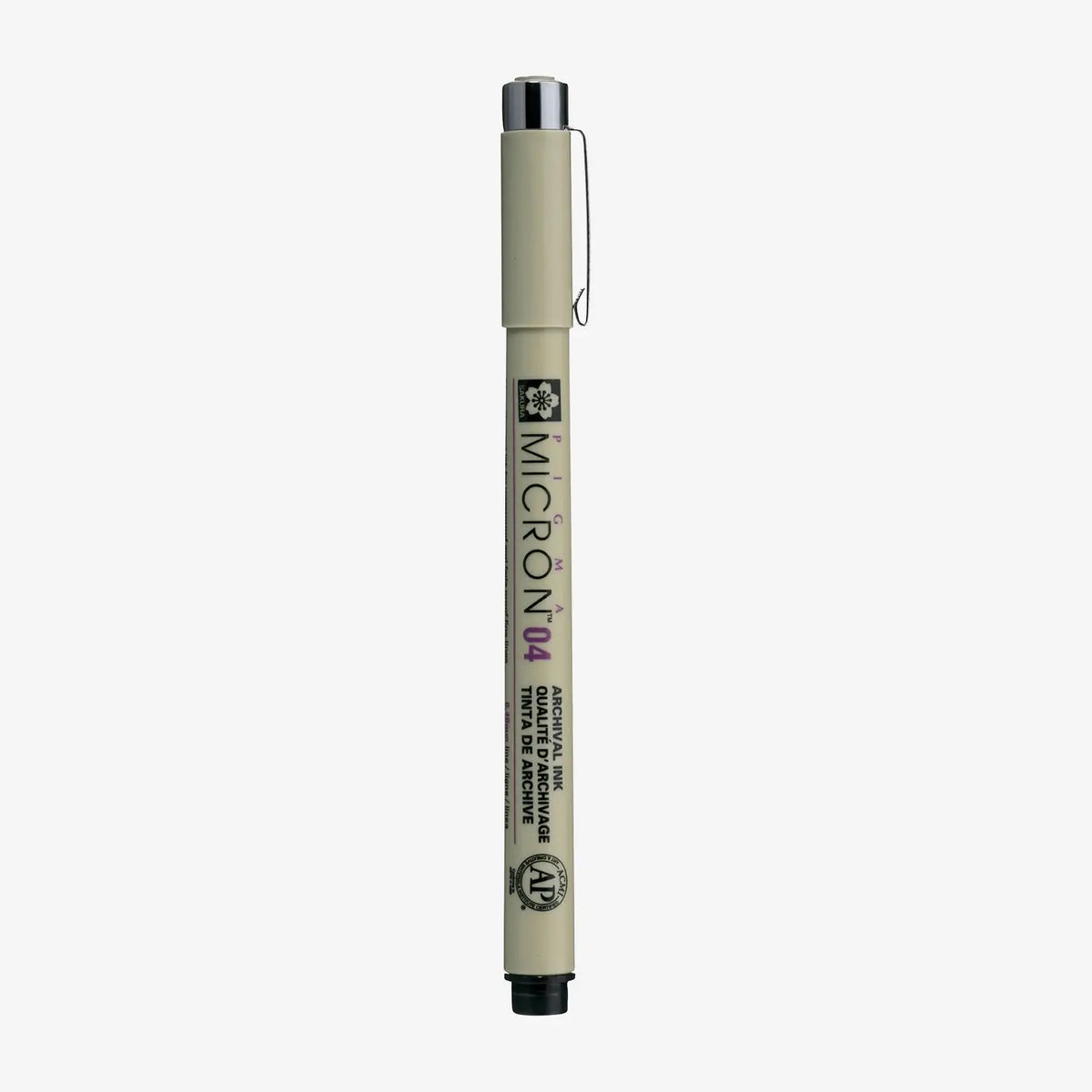 Sakura-Pigma-Micron-04-Fineliner-Schwarz-Stift-mit-Stiftekappe-Produktansicht