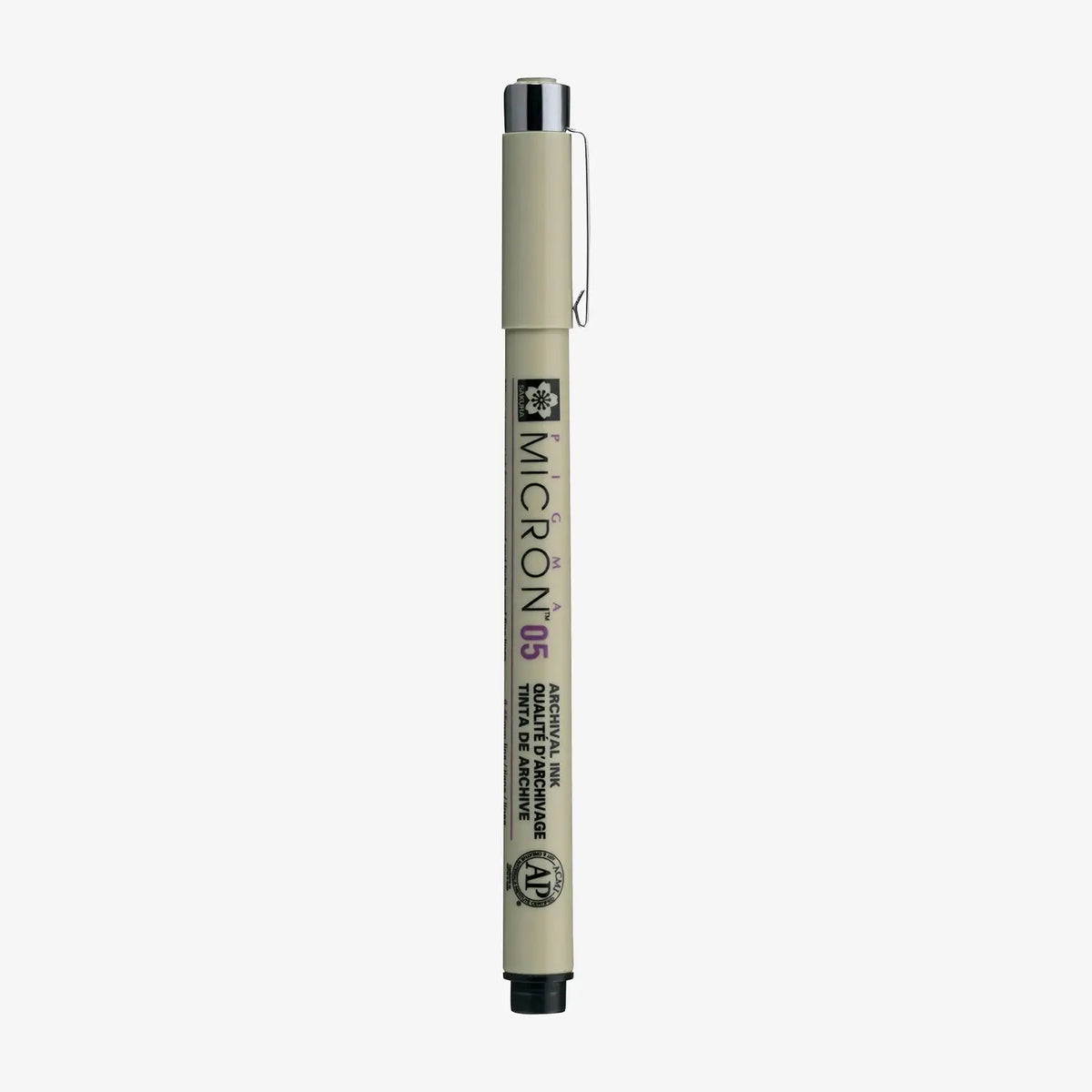 Sakura-Pigma-Micron-05-Fineliner-Schwarz-Stift-mit-Stiftekappe-Produktansicht