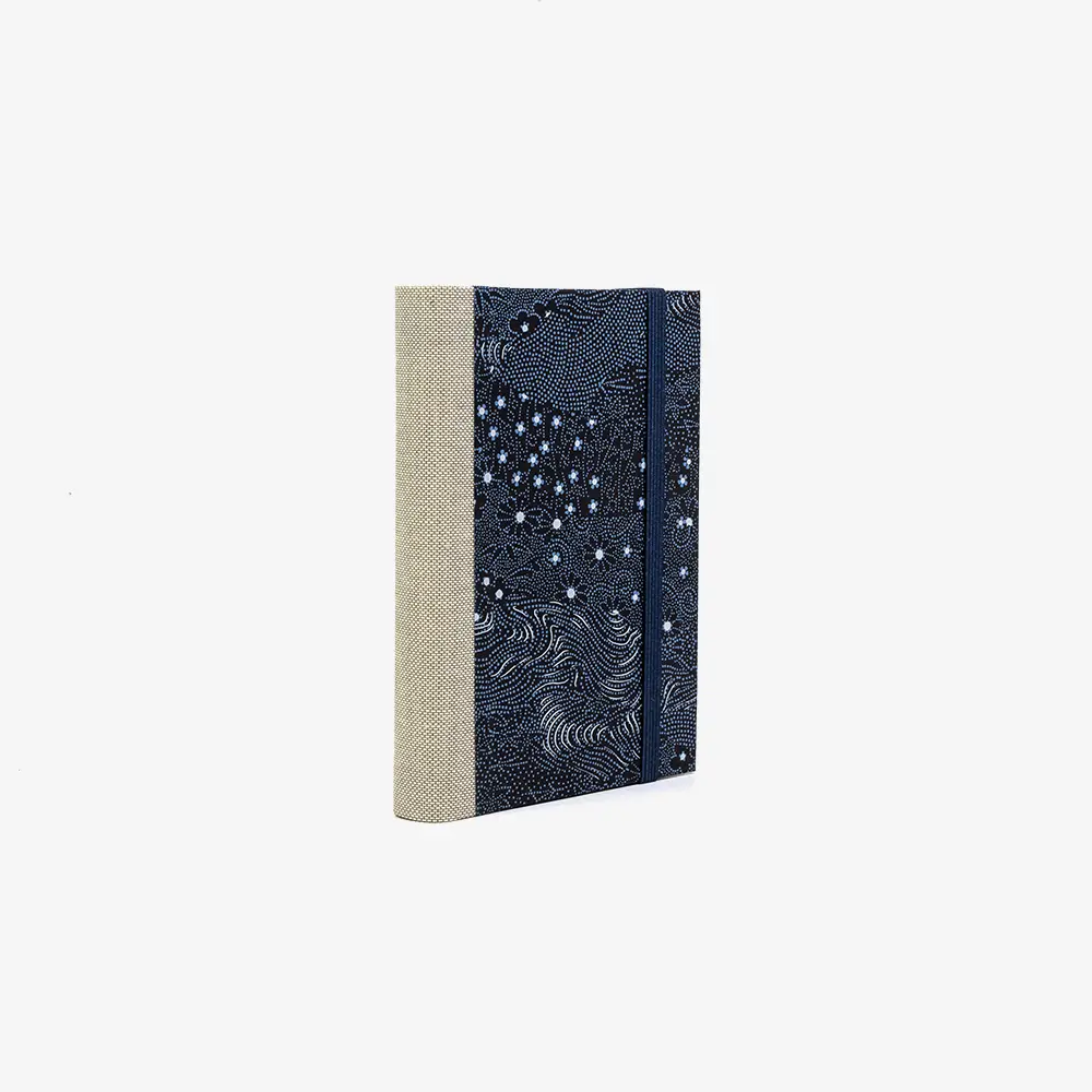 Skizzenbuch | klein (9x14cm) | 244 Seiten | Chiyogami Papier | Wiese Silber/ helblau / Weiß auf dunkelblau