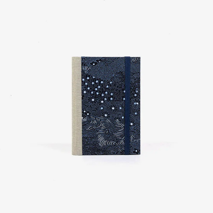 Skizzenbuch | klein (9x14cm) | 244 Seiten | Chiyogami Papier | Wiese Silber/ helblau / Weiß auf dunkelblau